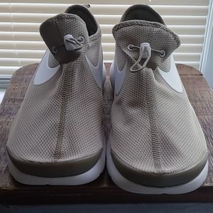 Nike mens low top shoes